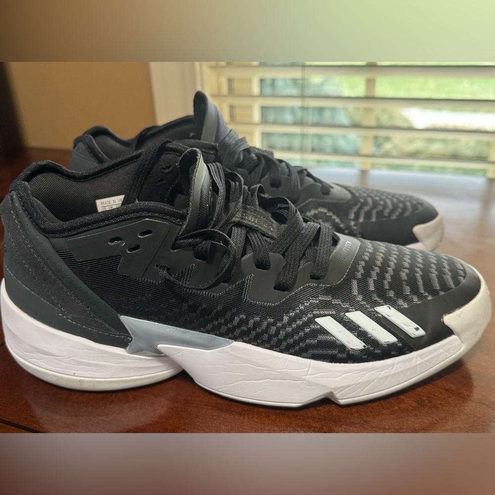 Adidas D.O.N. Issue 4 basketball shoes, Men’s size 10.5